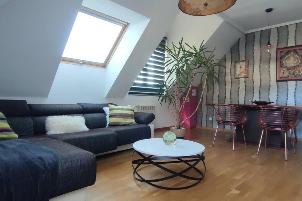 Ferienwohnung Atico Mirador Del Naranco, Parking Gratuito, Wifi, Zona Residencial Oviédo Exterior foto